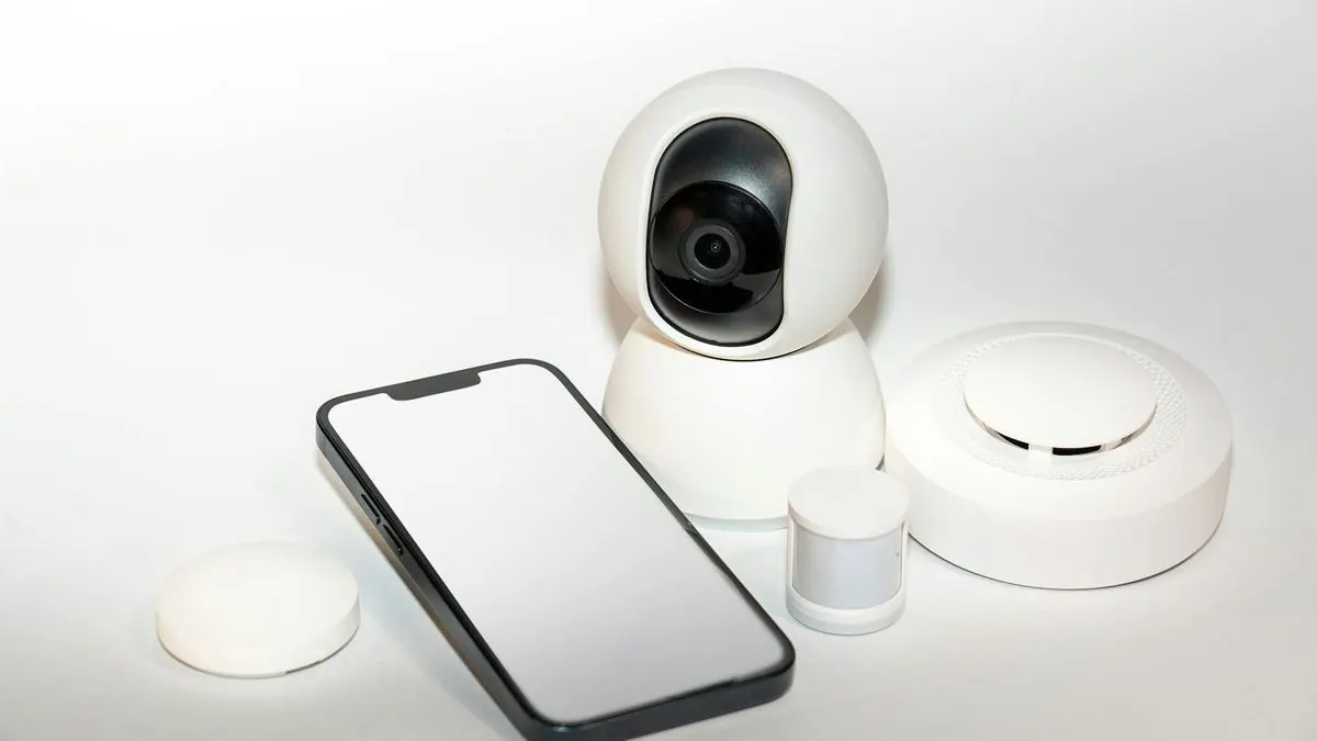 Тематическое фото для исследования: IoT Security: как защитить устройства, прошивки и телеметрию