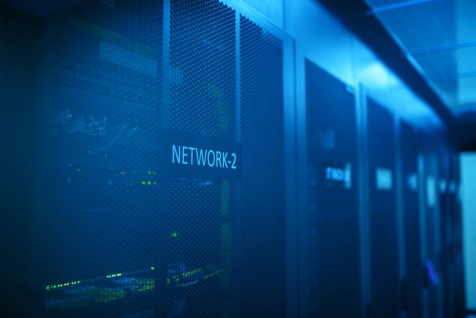NGFW vs UTM: сетевой периметр и фильтрация трафика — тематическая иллюстрация для cyber-index.ru